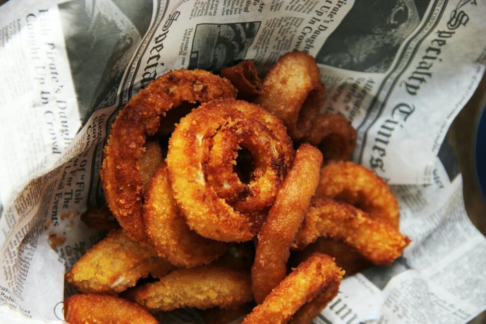 How Many Carbs in Onion Rings? (Calories & Nutrition Facts) WholeYum